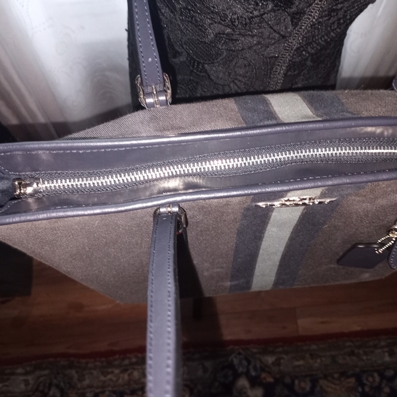COACH VINTAGE LARGE ZIP TOTE - Picture 10 of 10